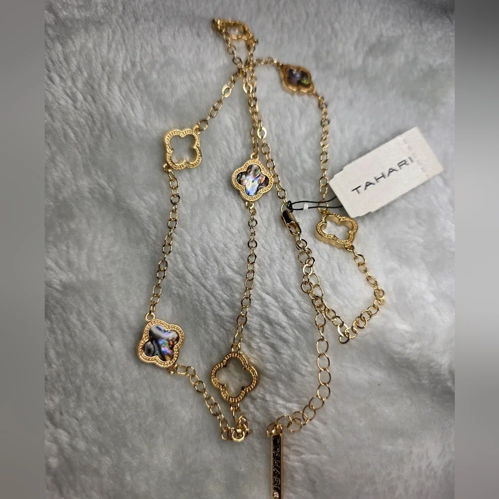 T Tahari Elegant Gold Flower Necklace 24